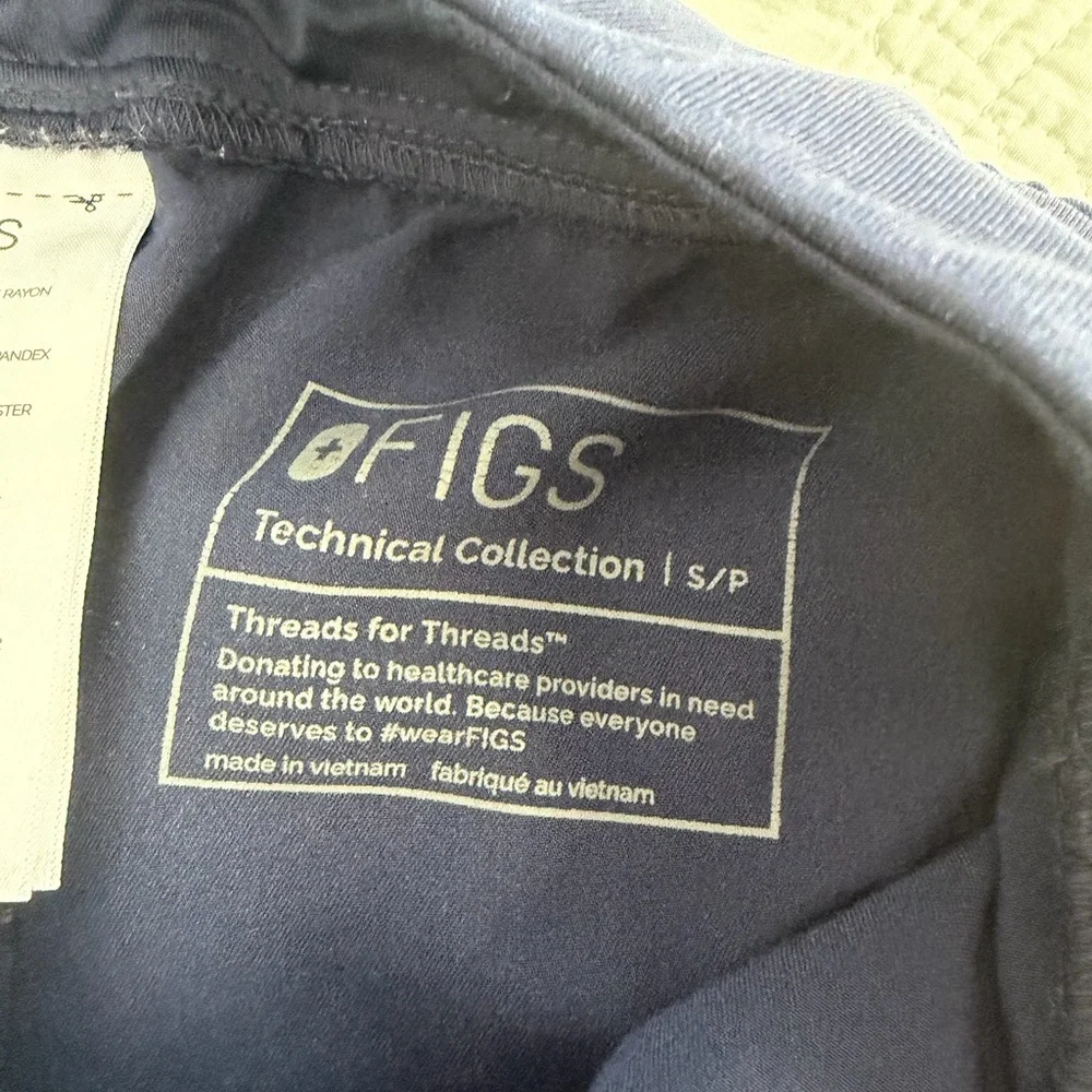 Navy Figs Small Petite Zamora Joggers - Picture 3 of 3